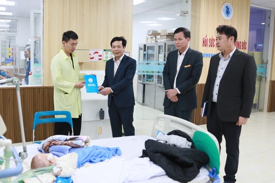 Mang Tết đến bệnh nhân nghèo đang điều trị nội trú