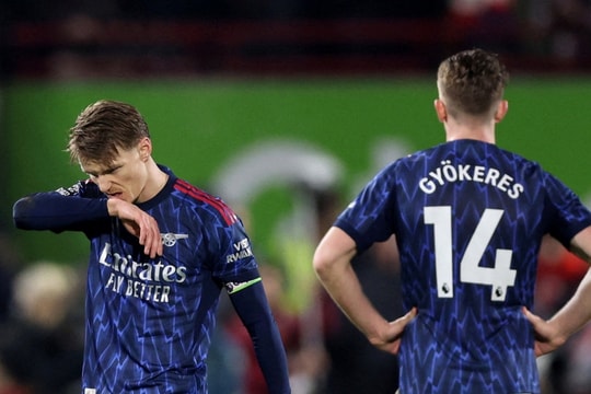Arsenal hòa chật vật trên sân khách tại giải ngoại hạng Anh