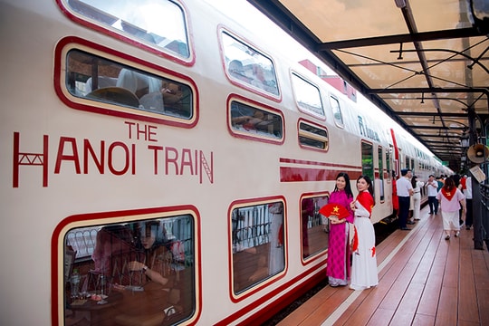 Khai trương tour đường sắt văn hóa dịp Tết Bính Ngọ