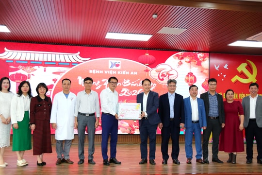 Nêu cao tinh thần phục vụ người bệnh dịp Tết