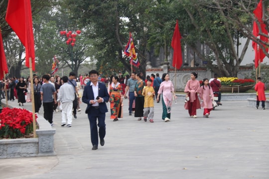 Giữ bình yên ở Lễ hội mùa xuân Côn Sơn - Kiếp Bạc