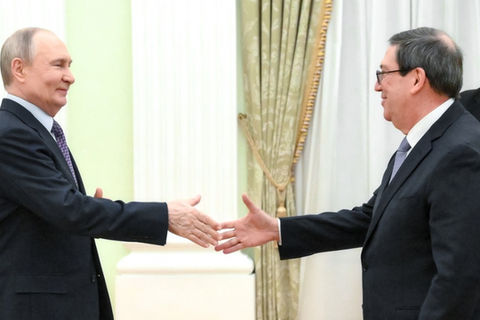 Tổng thống Putin gặp Ngoại trưởng Cuba giữa lúc Mỹ siết phong tỏa
