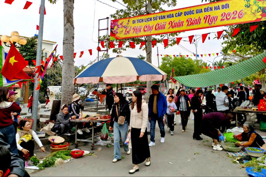 Rộn ràng chợ Giải cầu may đầu xuân