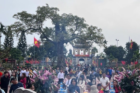 Hơn 15 vạn du khách tham quan, chiêm bái các di tích phía tây Hải Phòng