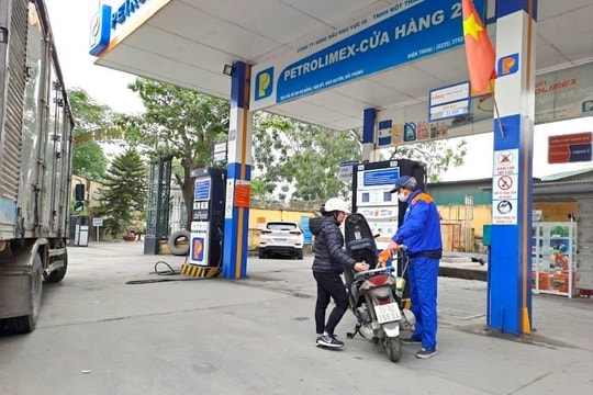 Giá xăng giảm trong phiên điều chỉnh đầu năm Bính Ngọ