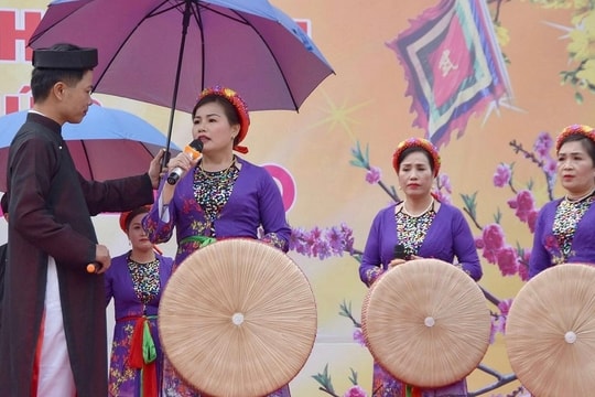 Dum singing in early spring