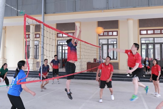 Gần 80 vận động viên tham gia giải bóng chuyền hơi, cờ tướng xã Lai Khê