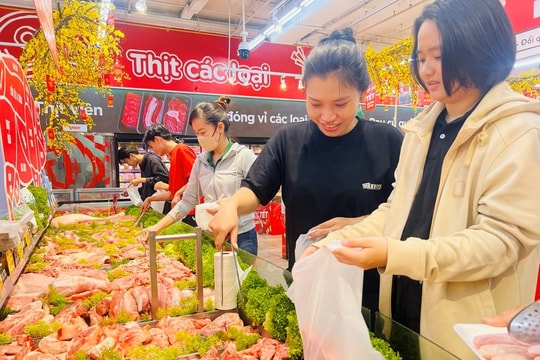Post-Tet markets rebound, food prices decline slightly
