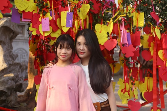 Người trẻ du xuân