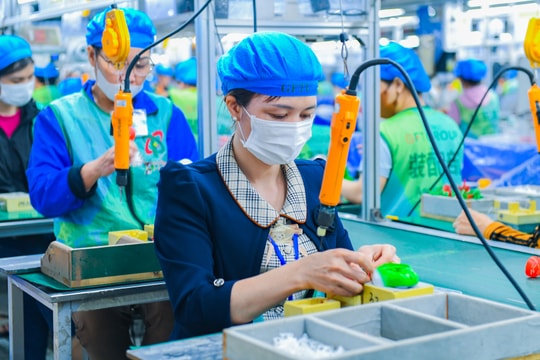 Không khí sản xuất đầu năm tại công ty sản xuất đồ chơi trẻ em xuất khẩu