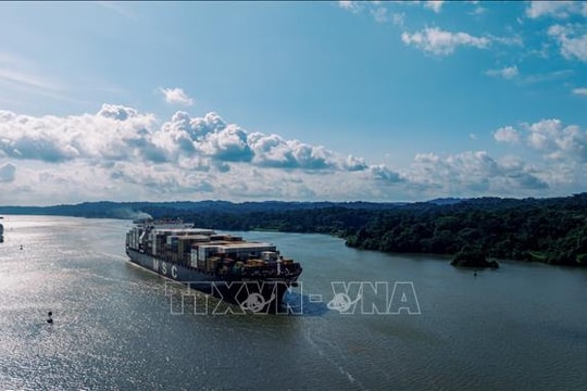 Panama chính thức tiếp quản 2 cảng biển huyết mạch