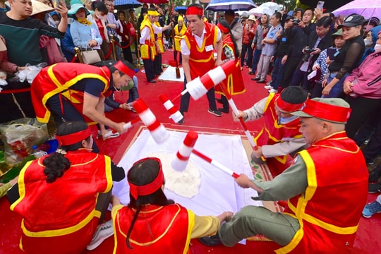 16 đội tham gia Hội thi bánh chưng, bánh giầy Lễ hội mùa xuân Côn Sơn - Kiếp Bạc
