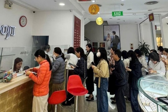 Giá vàng giảm giữa cao điểm mua sắm vía Thần Tài