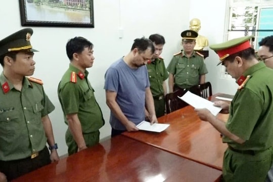 Trục xuất đối tượng mang lệnh truy nã đỏ quốc tế