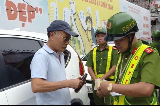 Siết quản lý dịch vụ cho thuê xe tự lái