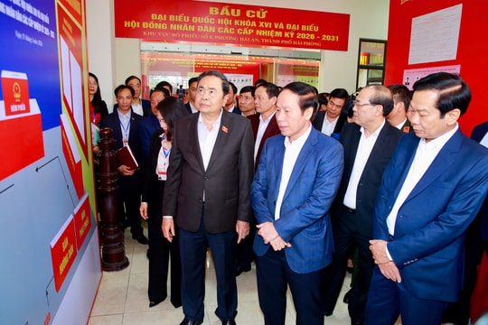 Chủ tịch Quốc hội Trần Thanh Mẫn kiểm tra công tác chuẩn bị bầu cử tại Hải Phòng