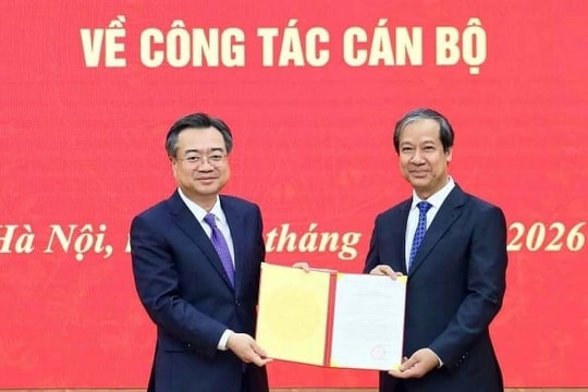 Bộ trưởng Nguyễn Kim Sơn được Bộ Chính trị điều động, phân công chức vụ mới