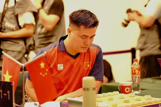 Đánh bại cao thủ Trung Quốc, kỳ thủ số 1 Việt Nam vào bán kết giải Ngũ Dương Bôi
