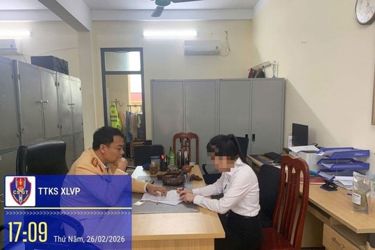 Xử phạt 19 triệu đồng nữ tài xế vi phạm từ phản ánh của người dân qua VNeTraffic