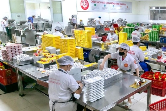 Kỳ vọng tăng lương sớm để giảm áp lực chi tiêu