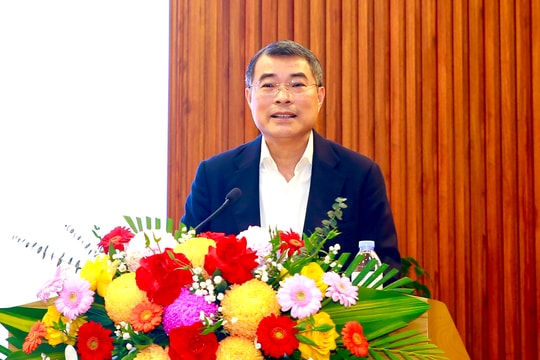 Đồng chí Lê Minh Hưng và các ứng cử viên đại biểu Quốc hội khóa XVI tiếp xúc cử tri tại đơn vị bầu cử số 1, thành phố Hải Phòng