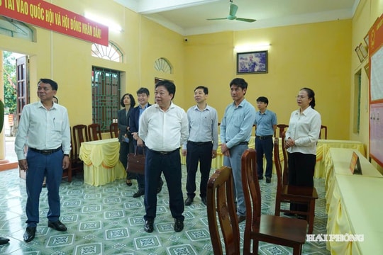 Phó Chủ tịch HĐND thành phố Hải Phòng Nguyễn Khắc Toản kiểm tra công tác chuẩn bị bầu cử tại xã Trường Tân