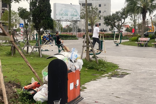 Thùng rác tại khu đô thị phía tây xã Nam Sách chậm được thu dọn