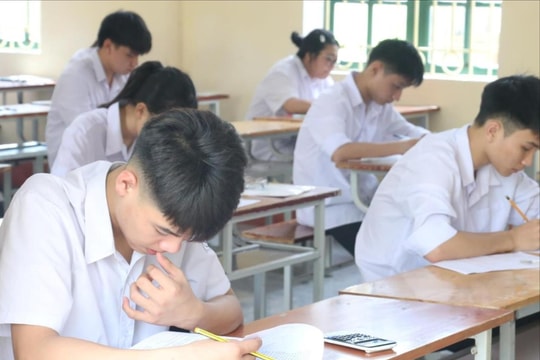 Loạt trường đại học ở Hà Nội tăng học phí