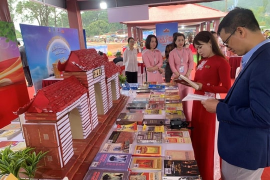 Heritage Book Fair at Con Son - Kiep Bac Spring Festival