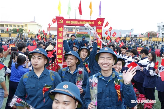 Thanh niên Hải Phòng náo nức tòng quân