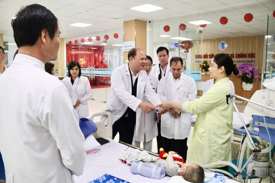 Hội Chữ thập đỏ Hải Phòng trao 155 suất quà tặng bệnh nhân khó khăn