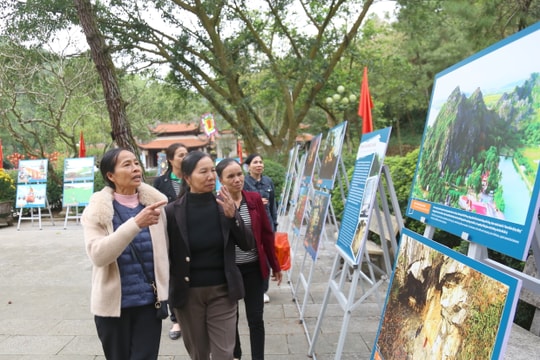 Trưng bày chuyên đề 'Khoảnh khắc di sản' tại Lễ hội mùa xuân Côn Sơn - Kiếp Bạc
