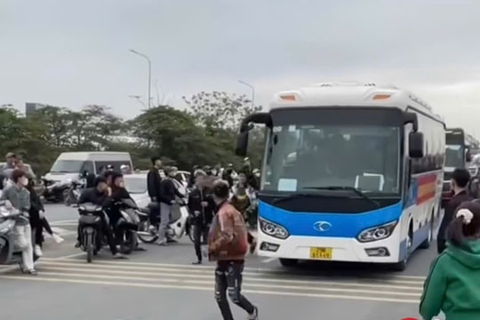 Xử lý thanh niên cản trở xe chở công dân đi nghĩa vụ quân sự