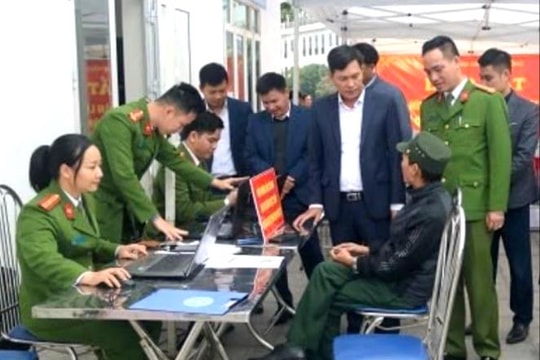 Những 'bông hồng thép' với trái tim ấm áp