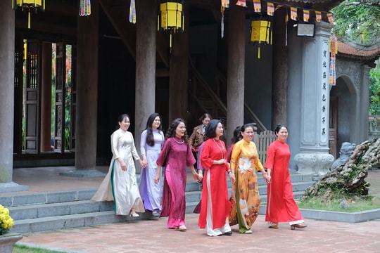 Phụ nữ Hải Phòng lan toả tình yêu áo dài