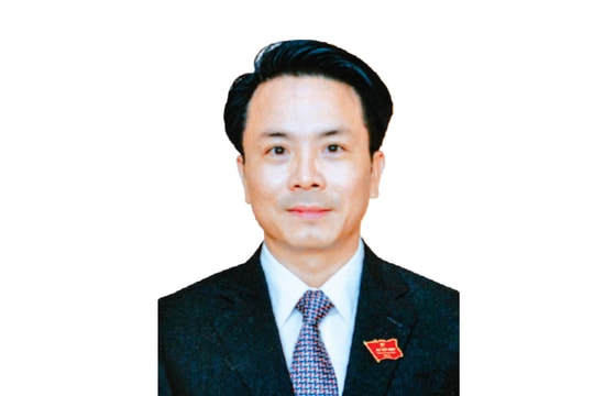 Chương trình hành động của ông Lê Trí Vũ: Xây dựng đội ngũ cán bộ thành phố theo phương châm '6 đủ': Đủ đức - Đủ tài - Đủ tâm - Đủ tầm - Đủ sức - Đủ nhiệt huyết