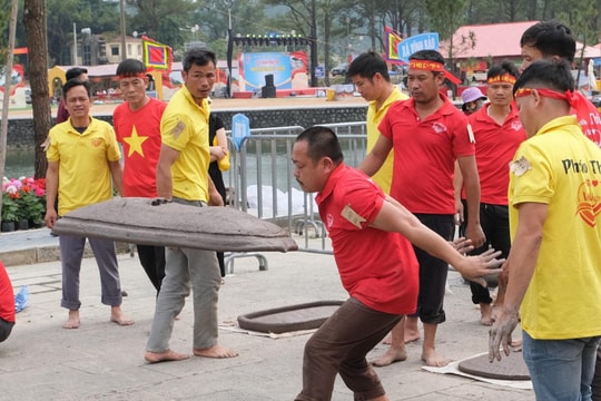 Pháo đất vang rền ở Lễ hội mùa xuân Côn Sơn - Kiếp Bạc