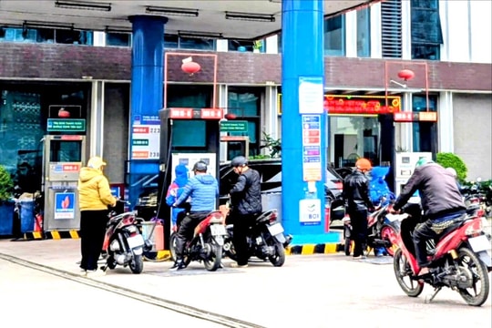 Không để 'té nước theo mưa' khi giá xăng dầu tăng
