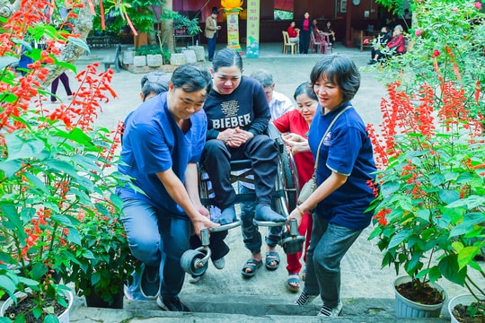 Khám bệnh, phát thuốc miễn phí cho người dân tại phường Nhị Chiểu