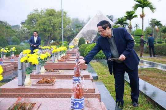 Biết ơn sâu sắc, tưởng nhớ và tri ân Chủ tịch Hồ Chí Minh và các Anh hùng liệt sĩ