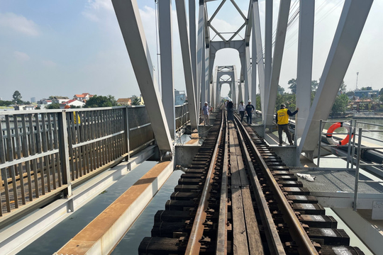 Đồng thuận phương án gia cố tạm cầu Ghềnh để sớm thông tuyến đường sắt Bắc - Nam