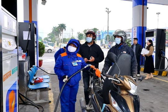 Các loại thuế xăng, dầu và nhiên liệu bay giảm còn 0 đồng