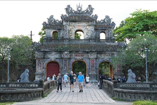 International arrivals to Vietnam surge strongly in early months of 2026