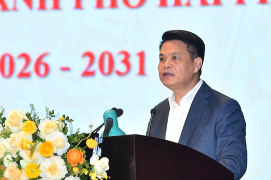 Phó Bí thư Thành uỷ, Chủ tịch UBND thành phố Lê Ngọc Châu tiếp xúc cử tri tại đơn vị bầu cử số 9