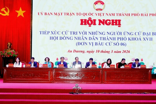 Phó Bí thư Thường trực Thành ủy Hải Phòng Đỗ Mạnh Hiến tiếp xúc cử tri tại đơn vị bầu cử số 6