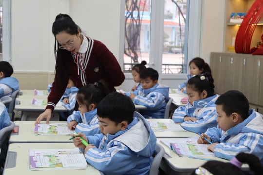 Xây dựng trường học xã hội chủ nghĩa - nền tảng phát triển con người toàn diện