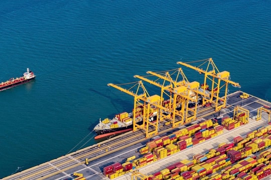 Proactively tackling international shipping market fluctuation