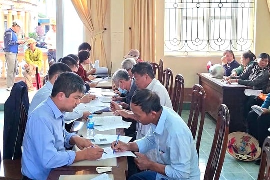 Gần 2.000 hộ dân nhận tiền hỗ trợ, bồi thường dự án khu công nghiệp Kim Thành 2