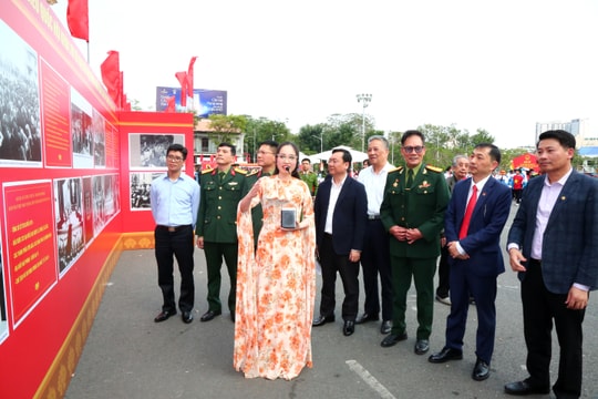Khai mạc Triển lãm ảnh, tư liệu 'Quốc hội Việt Nam, HĐND thành phố Hải Phòng qua các kỳ bầu cử'
