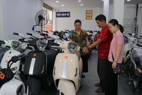 Nhu cầu xe điện tăng do giá xăng dầu biến động mạnh